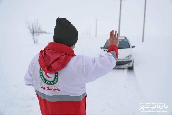 امداد رسانی به ۵۵ گرفتار در برف در جاده های استان کرمانشاه