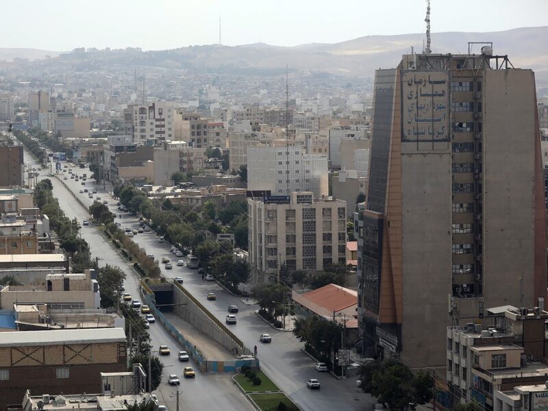 تعطیلی برخی مغازه ها و تجمع در کرمانشاه